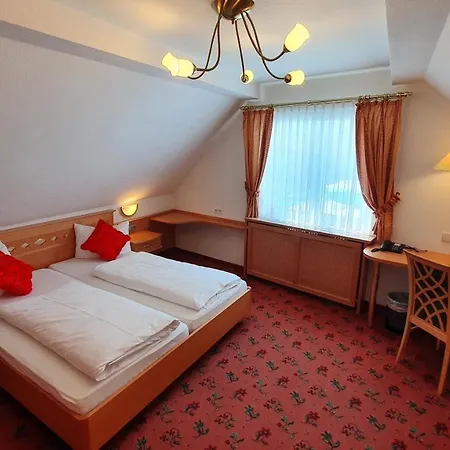 Отель Restaurant Rebstock 3*