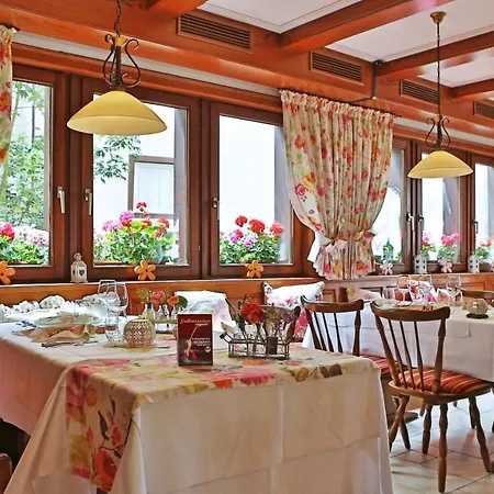 Restaurant Rebstock فندق 3*